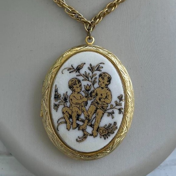 Source Unknown Jewelry - Locket Necklace Vintage Oval Cherubs Gold Tone